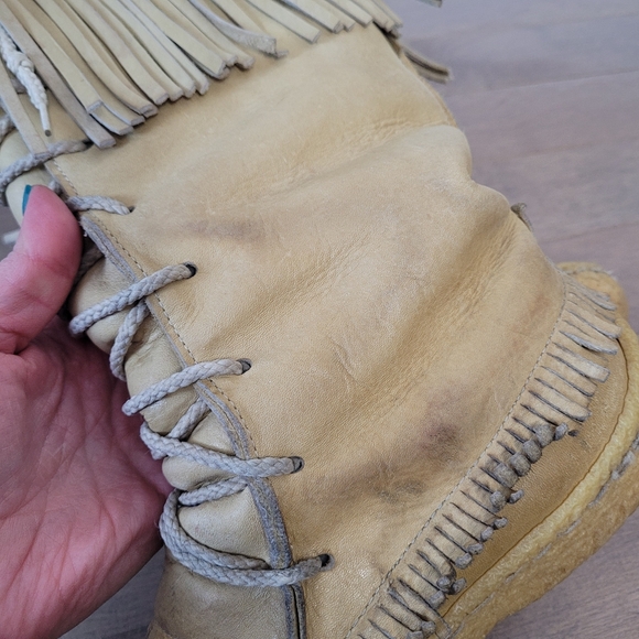 Vintage Cherokee beige gum sole mocassins winter leather boots with fringe Sz 8 - Picture 14 of 14